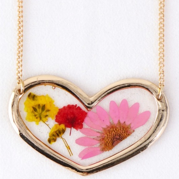 Handmade Real Pressed Dried Flower Botanical Resin Heart Necklace - Picture 3 of 16